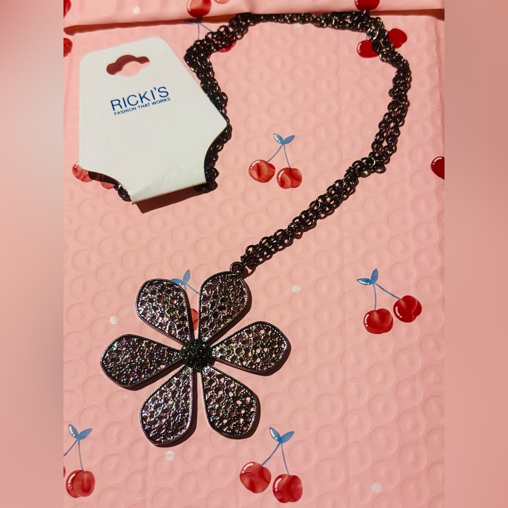 Flower Pendant Necklace